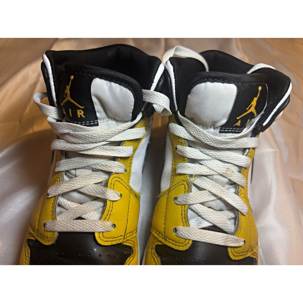 Nike Air Jordan 1 Mid GS Yellow Ochre Black White DQ8423-701 Size 7Y / Women 8.5